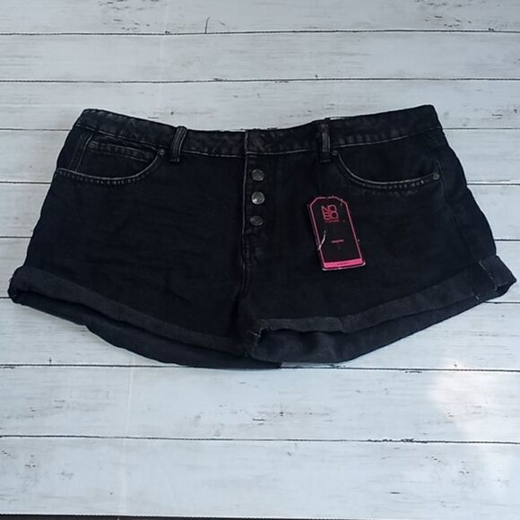 Juniors Low-Rise-Button Front Shorts - Picture 4 of 9